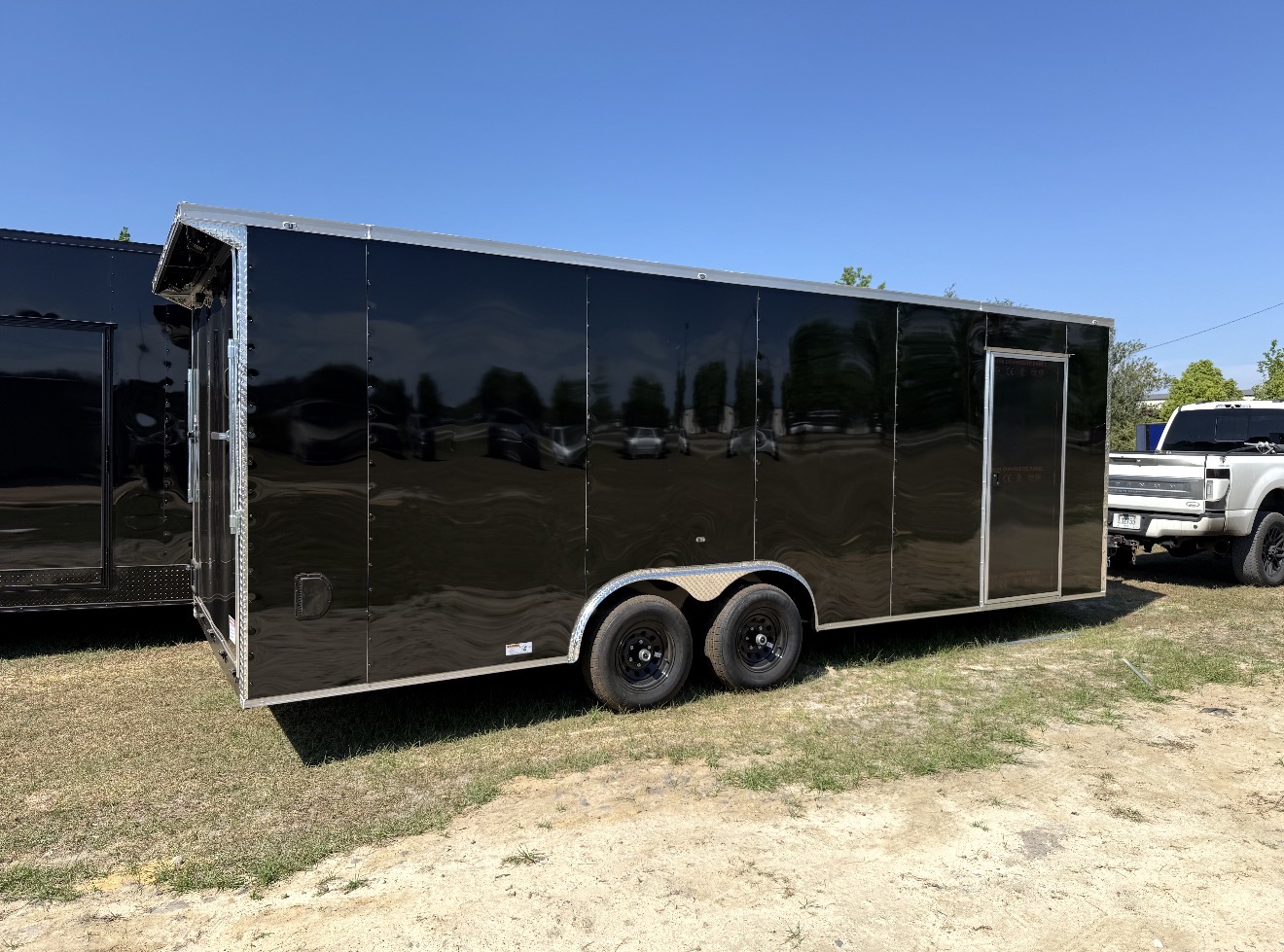 8.5×22 Tandem Axle Enclosed Trailer